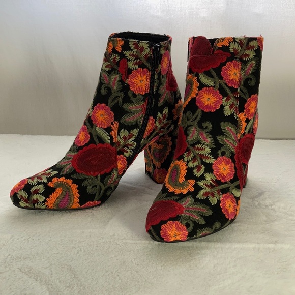 Mia Rosebud Floral Embroidered Ankle 